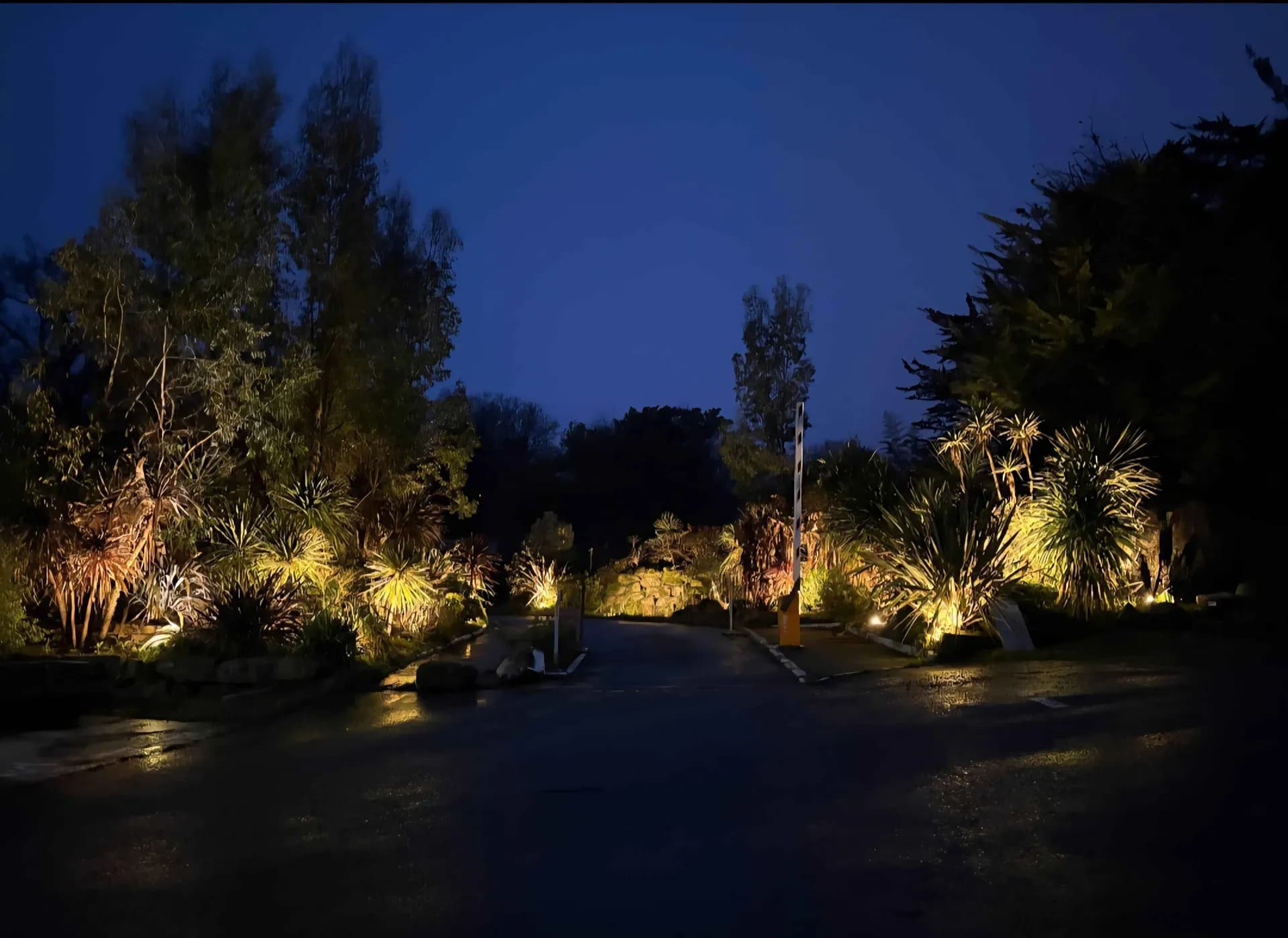 Camping les parcs éclairé de nuit