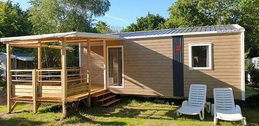 Vue d'ensemble du mobil-home "Lodge Premium" au Camping Les Parcs à Pénestin dans le Morbihan